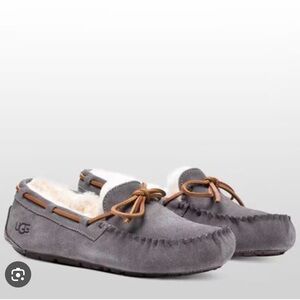 Women’s UGG Dakota Slipper Size 9